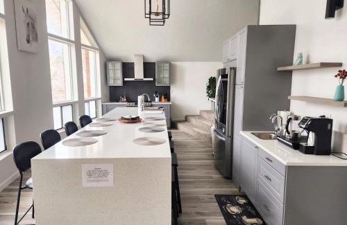 Sandy House | Large 3200sf A-Frame House close to Snowbird Alta Ski &Stunning Mountain View!