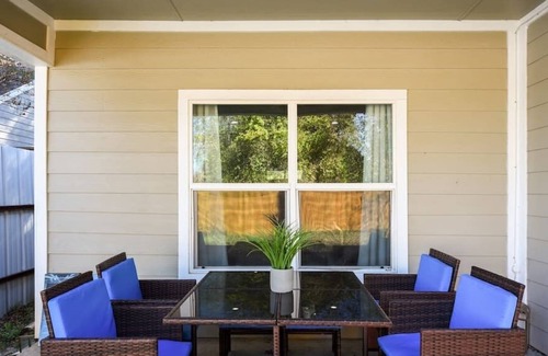 Oak Cliff House | Large 3BD|2BR by Oak Cliff Bishop Arts | Downtown