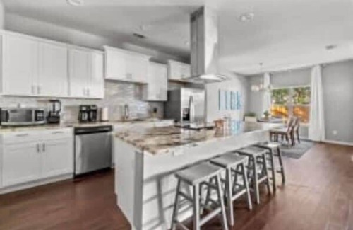 Oak Cliff House | Large 3BD/2BR Lower Bishop Arts Near Downtown Dallas
