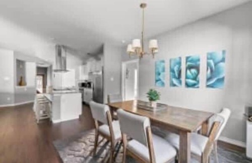 Oak Cliff House | Large 3BD/2BR Lower Bishop Arts Near Downtown Dallas