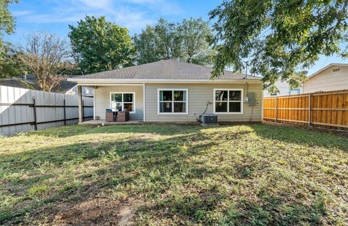 Oak Cliff House | Large 3BD/2BR Lower Bishop Arts Near Downtown Dallas