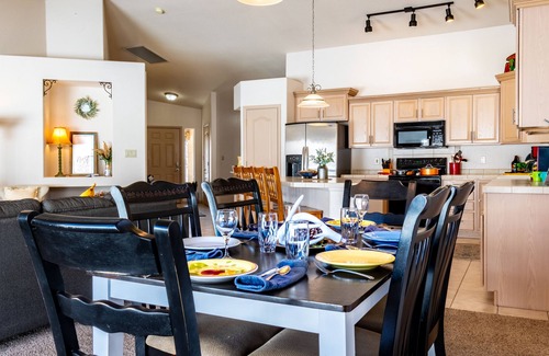 Grand Junction House | Large 3BR 2Bath near everything - king bed - jacuzzi tub