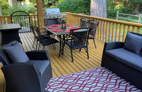 Lindell Beach Apartment | Large 3BR Cottage w/Hot Tub, Pool, Patio & BBQnn