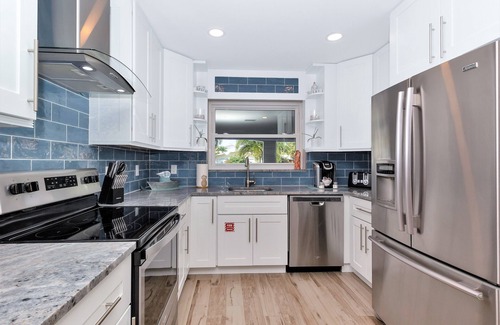 Santa Barbara Estates House | Large 4/3House - 7MIN WALK 2 BEACH!-Tiki, Heated Pool & Bikes Included