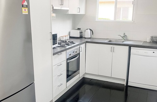 Freshwater House | Large 4 bdrm Freshwater House. WALK TO BEACH. Pet friendly. HUGE YARD