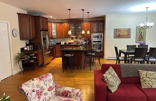 Long Beach House | Large 4-bdrm LB house near surf beach w/movie room, AC, bikes & fitness room