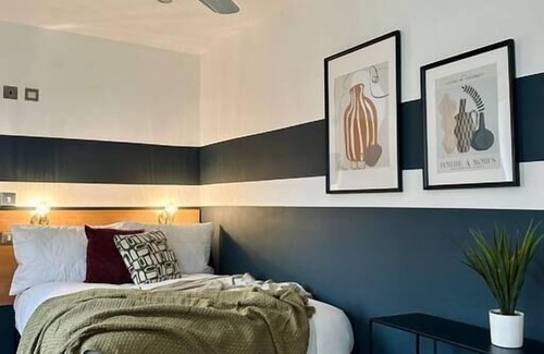 Headington House | Large 4 bed, 3 bathroom, Parking