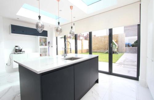 Uxbridge South House | Large 4 bed Lux House