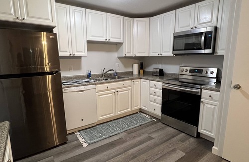 Cedar Rapids - Iowa City House | Large 4 Bedroom 2 Bath Split Level Home NE CR Large Fenced Yard