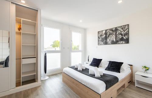 Mont-Mesly Apartment | Large 4 Bedroom Apartment near metro - only 30 minutes to Paris and Disneyland