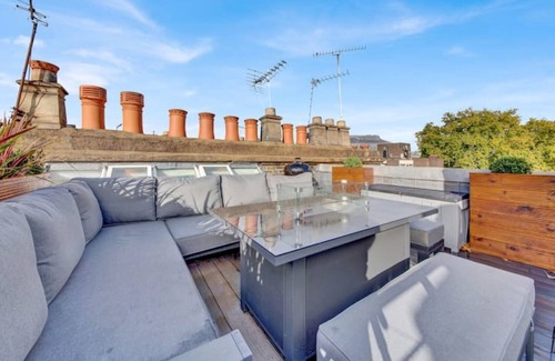 Tachbrook Apartment | Large 4 Bedroom Flat w Amazing Roof Terrace!