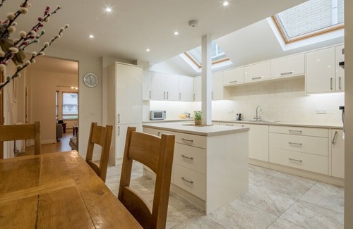 Cambridge House | LARGE 4 bedroom Home with Garden and Free Parking