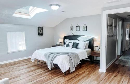 Berea House | Large 4 Bedroom Home Close to Airport and IX Center