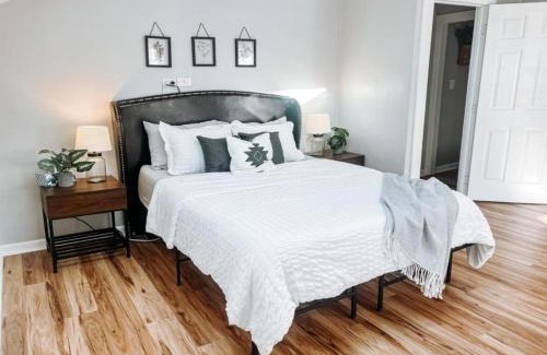 Berea House | Large 4 Bedroom Home Close to Airport and IX Center