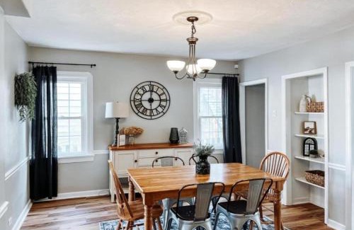 Berea House | Large 4 Bedroom Home Close to Airport and IX Center