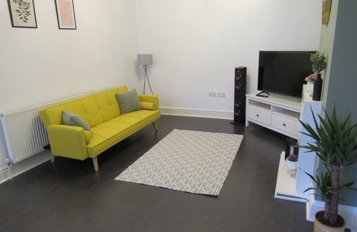 Derby House | Large 4 bedroom house -perfect for contractors.