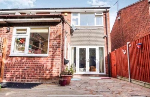 Wyken Condo | Large 4 Bedroom House in Central Coventry