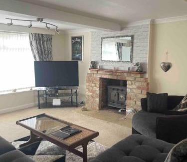 Sleaford House | Large 4 bedroom house