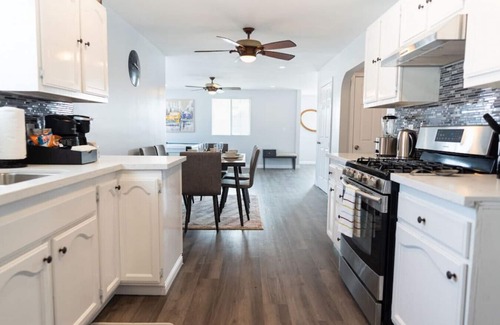 Cypress House | LARGE 4-BEDROOM HOUSE WITH AIR HOCKEY TABLE CLOSE TO DISNEYLAND IN ORANGE COUNTY (p41)