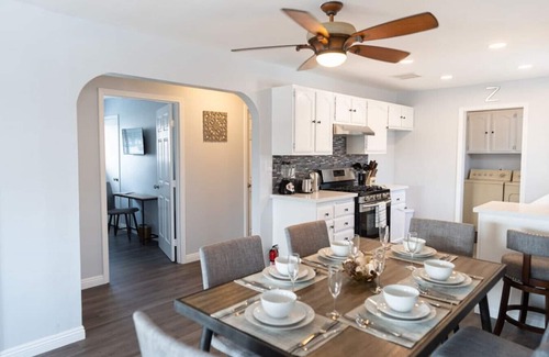 Cypress House | LARGE 4-BEDROOM HOUSE WITH AIR HOCKEY TABLE CLOSE TO DISNEYLAND IN ORANGE COUNTY (p41)