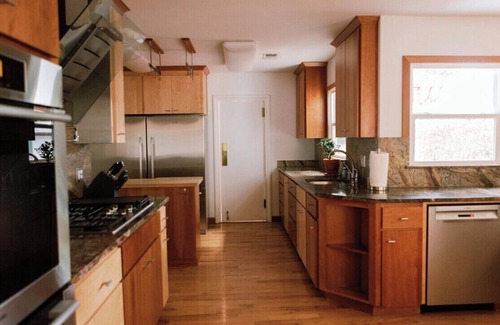 Medford Other | Large 4 bedroom house with pool in bamboo forest!