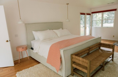 Medford Other | Large 4 bedroom house with pool in bamboo forest!