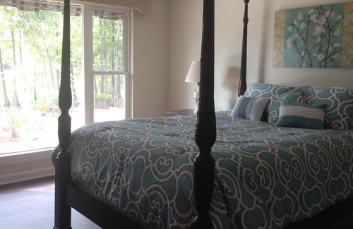 Santee House | Large 4 Bedroom in Gated Golf Community on scenic cove off Lake Marion with pool