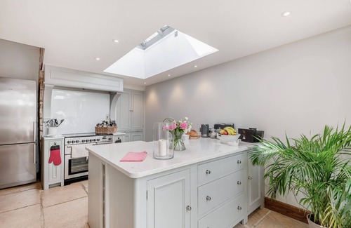 Burford Cottage | Large 4 bedroom luxury holiday home in the Cotswolds for 10 guests - The Brewery
