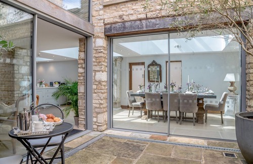 Burford Cottage | Large 4 bedroom luxury holiday home in the Cotswolds for 10 guests - The Brewery