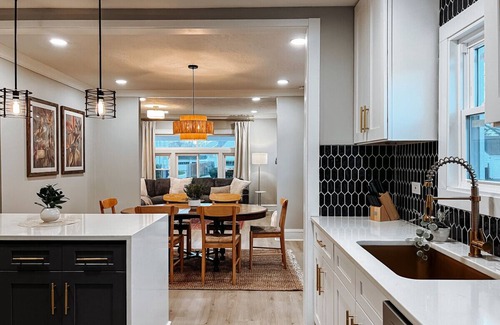 Cleveland Apartment | Large 4 Bedroom Recently Renovated W/Hot Tub!