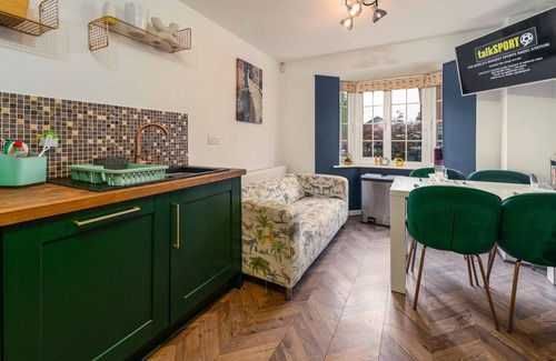 Openshaw House | Large 4 bedroom townhouse