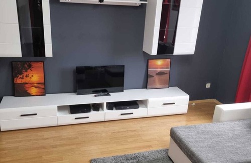 Marienthal West Apartment | Large 4-Room Apartment with Balcony and Wi-Fi