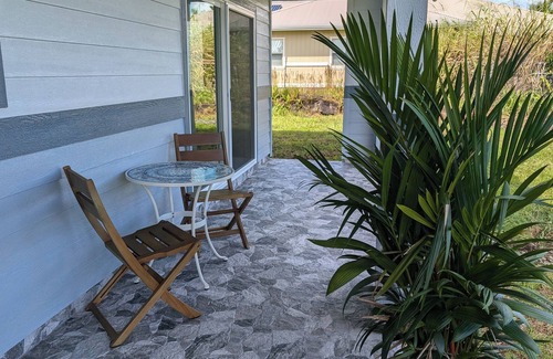 Keaau House | Large, 4B/2.5Bath, Cozy, Modern Oasis near Seacliff views. Central A/C. Pets OK.