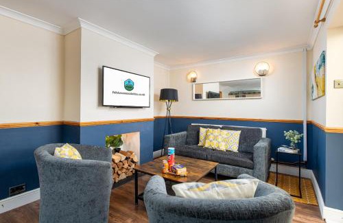 Filton House | Large 4Bedroom House-Parking -By FabAccommodation