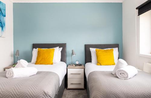 Filton House | Large 4Bedroom House-Parking -By FabAccommodation