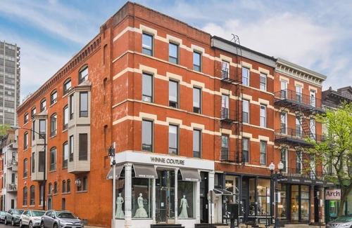 Old Town Apartment | Large 4BR/3BA Safe Old Town Location Walk Everywhere