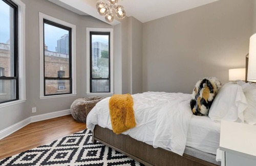 Old Town Apartment | Large 4BR/3BA Safe Old Town Location Walk Everywhere