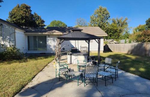 Crosstown House | Large 4BRHome Near Zoo, Downtown, Beale Street