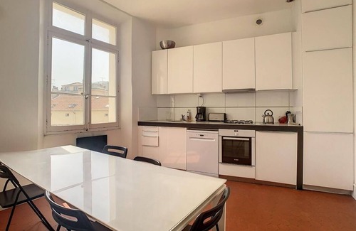 Carnot Apartment | Large 5 bedroom Flat in Cannes City Centre