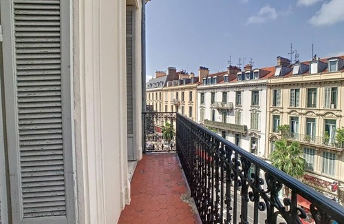 Carnot Apartment | Large 5 bedroom Flat in Cannes City Centre