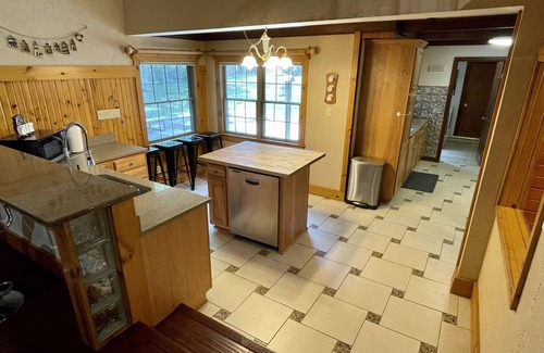 South Haven House | Large 5 bedroom home perfect for sharing with game parlor