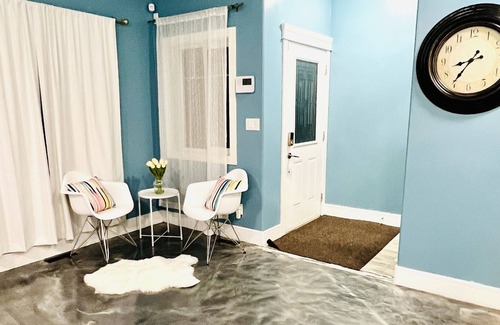 Northwest Edmonton House | ✨Large 5 bedroom home w/ parking / wifi / yard