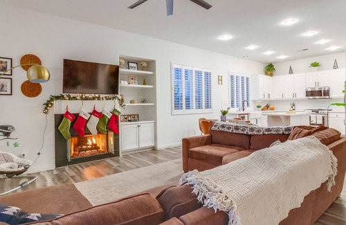 Otay Ranch House | Large 5 bedroom House in Otay Ranch with an Entertainers backyard Downtown 25min