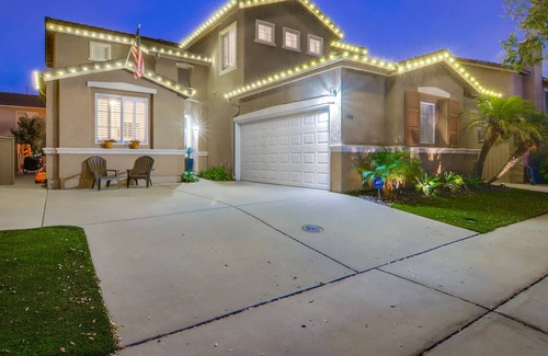 Otay Ranch House | Large 5 bedroom House in Otay Ranch with an Entertainers backyard Downtown 25min
