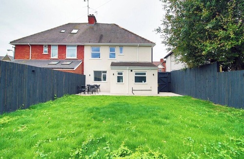 Penylan House | Large 5 Bedroom House - Harlequin Gardens by Tŷ SA