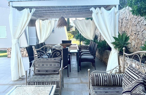 Sesmarias Villa | Large 5 bedroom Villa, internet + Tv satelite + air conditioning free