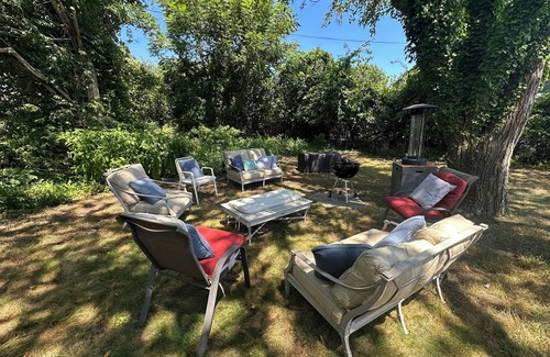 Hampton Bays House | Large 6-Bedroom 3-BR Waterfront Hamptons House, your own Private Beach in Front.