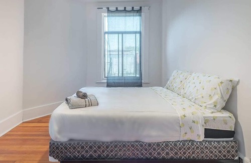 Hochelaga-Maisonneuve Apartment | Large 6 Bedroom Apartment - Beautiful Montreal