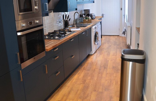 Tenby House | Large 6 bedroom house. Uninterrupted sea views - perfect for town and beaches.