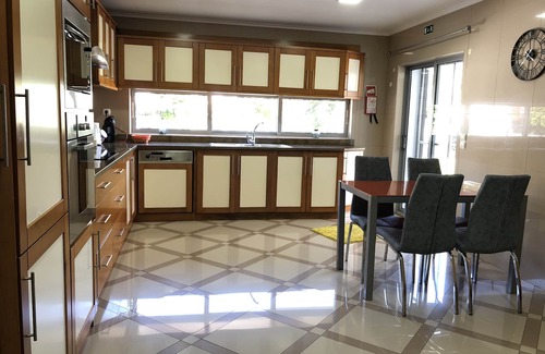 Fenais da Luz House | Large 6 rooms Luxury Home with Pool and Hot tub